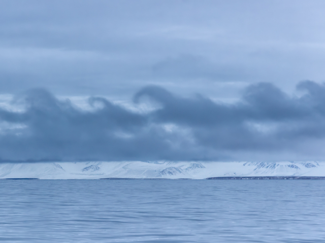 Photograph of rare clouds like ocean waves